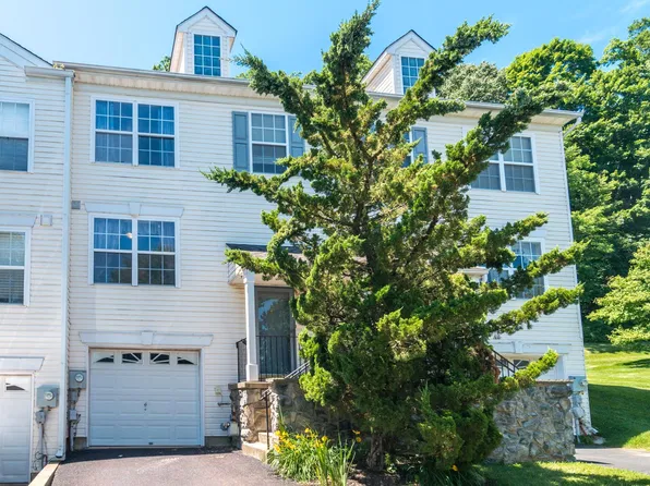 4580 Louise Saint Claire Dr, Doylestown, PA 18902