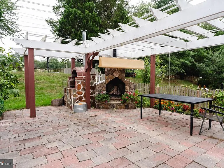 18278 Maple Spring Ct — Photo 28