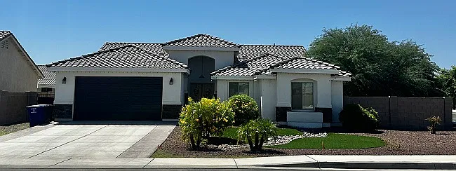4 bed, 2160 sqft, $2,500 — Photo 1