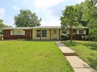 1604 Lincoln Dr, Saint Charles, MO 63303