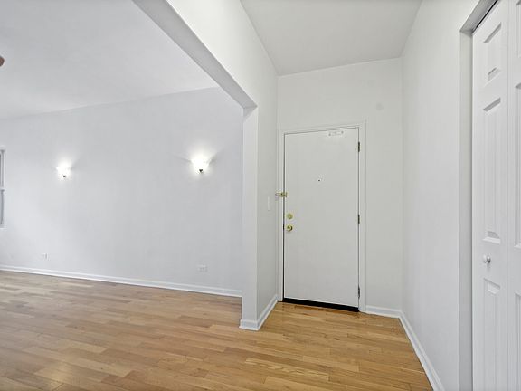 3rd image of 4750 N Washtenaw Ave APT 2