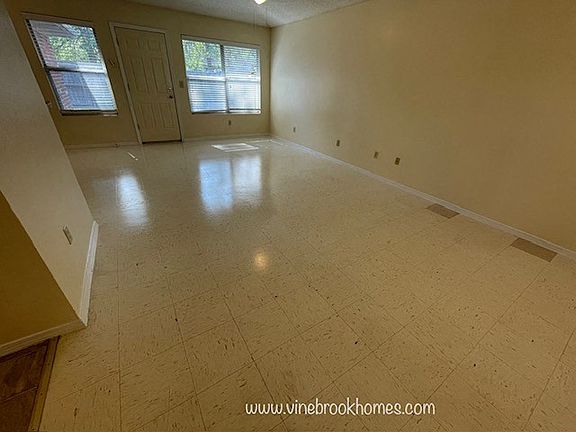 2nd image of 102 Willow Gardens Ct