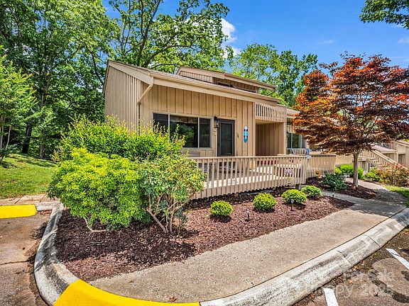 4th image of 140 W Lake Dr N #301