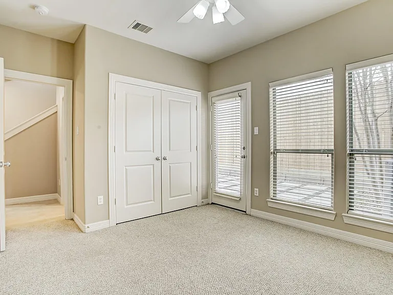 3824 Centerplaza Dr — Photo 9