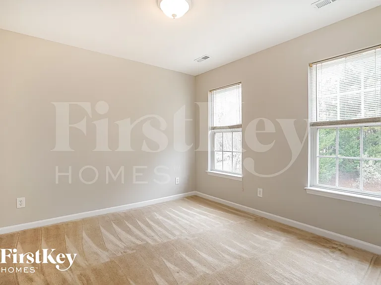 809 Hounds Chase Dr — Photo 14