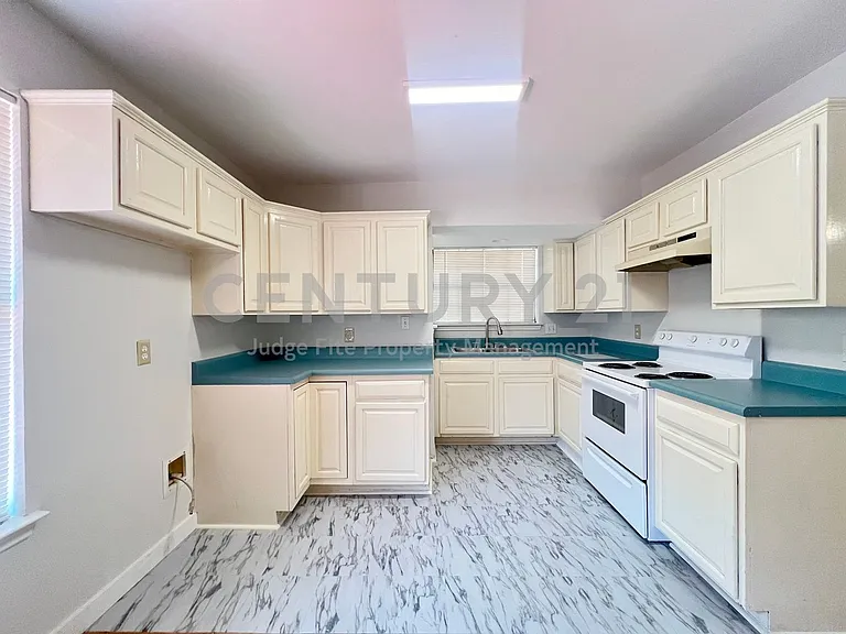 1308 Mistywood Ln — Photo 14