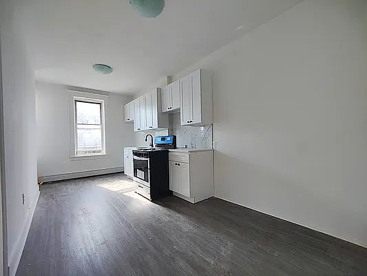 2nd image of 8610 117th St
