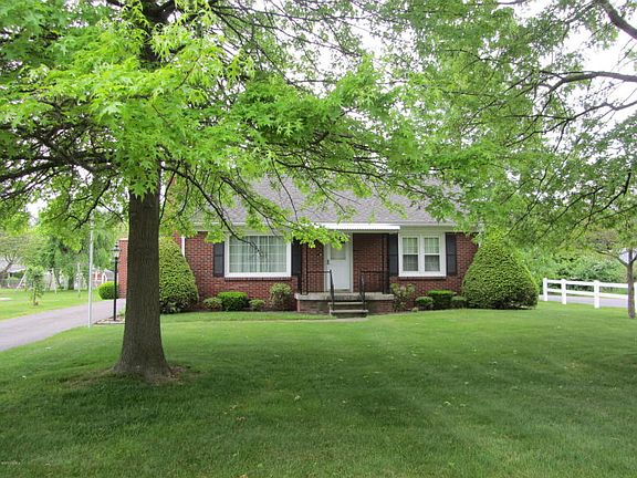 Well maintained brick home!