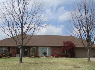 8717 Lakehurst Dr, Oklahoma City, OK 73120