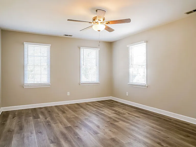 983 Saint Catherines Dr — Photo 11