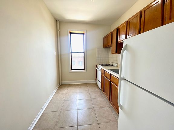 3rd image of 1080 Ovington Ave #D2