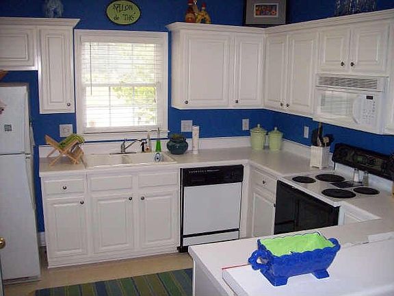 Larger, Open Kitchen, All appliances to stay