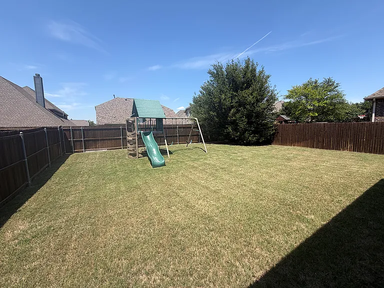 10700 Lariat Trail Dr — Photo 2