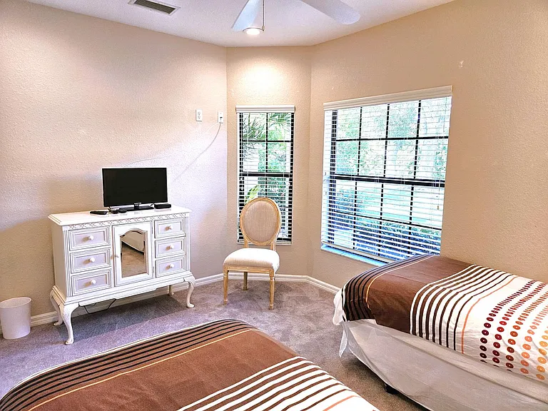 4528 Cancello Grande Ave — Photo 35