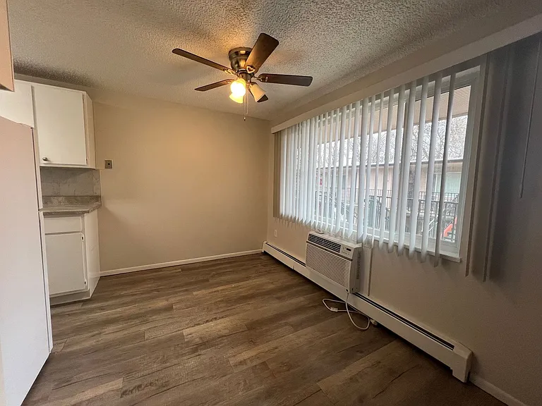 10th Street Square Apartments — Photo 14