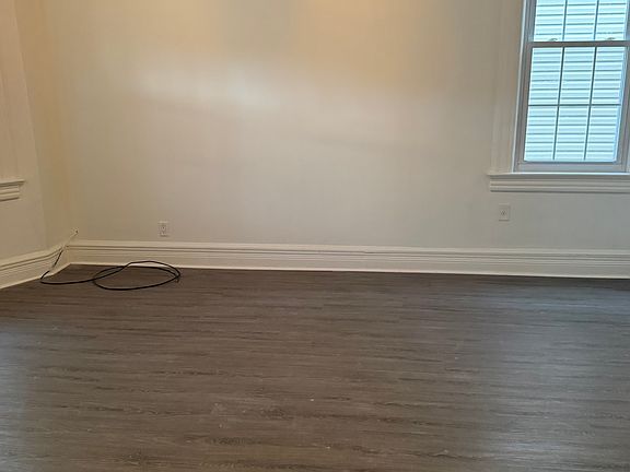4th image of 330 Van Duzer St #1