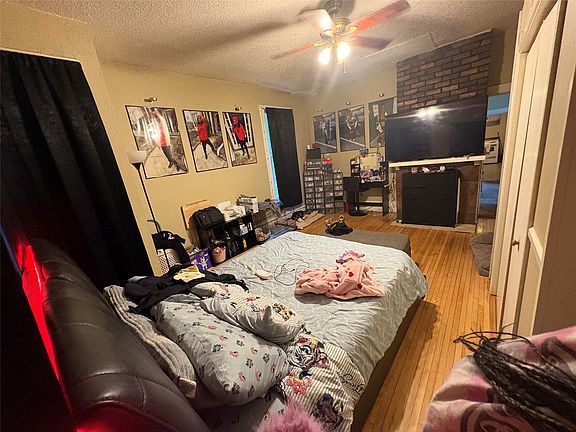 4th image of 216 Ferry Street #2