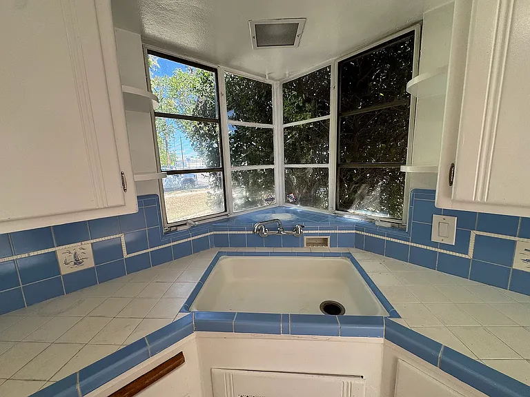 337 E Weldon Ave — Photo 20