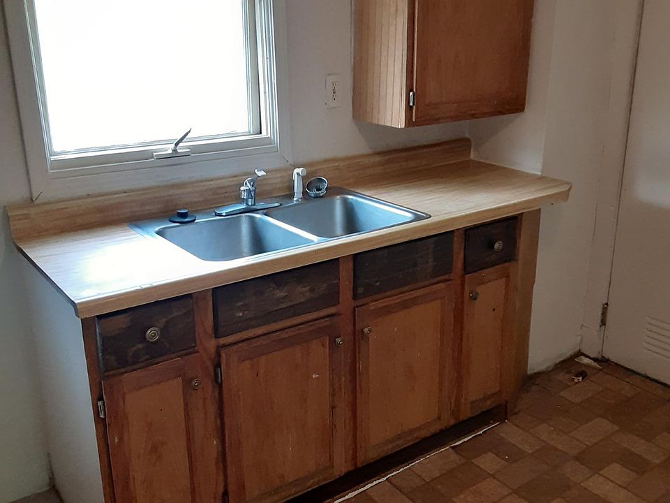 2nd image of 222 Nieman St