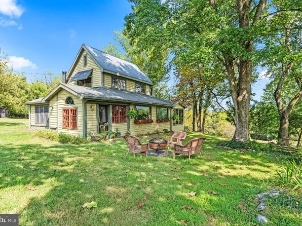 92 Flat Earth Ln, Harpers Ferry, WV 25425