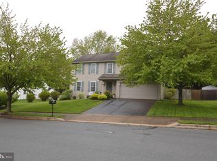 10 Peach Dr, Lititz, PA 17543