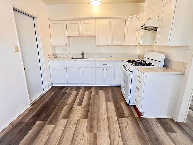 510 S Johnson Ave — Photo 2