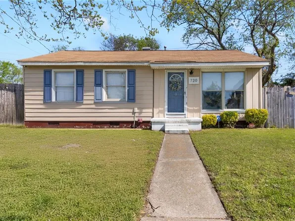 720 Nickoles Ln, Norfolk, VA 23513