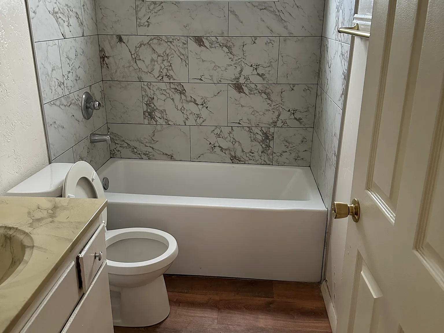 2 bed, 950 sqft, $1,200 — Photo 3
