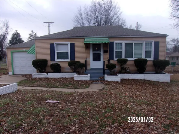 10125 Cabot Dr, Saint Louis, MO 63137