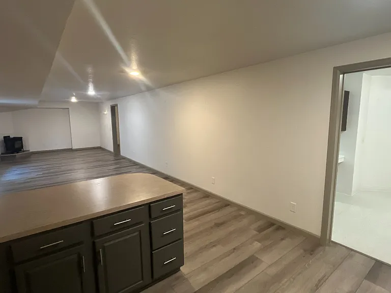 317 Victoria St — Photo 36