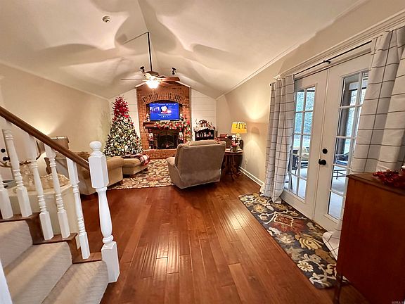 3rd image of 705 Stinnett Dr