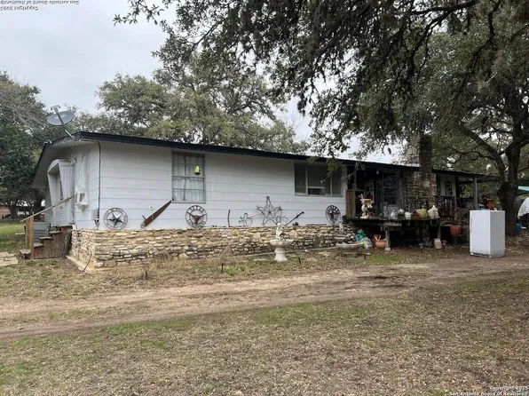 8723 BUCKSKIN DR, Boerne, TX 78006
