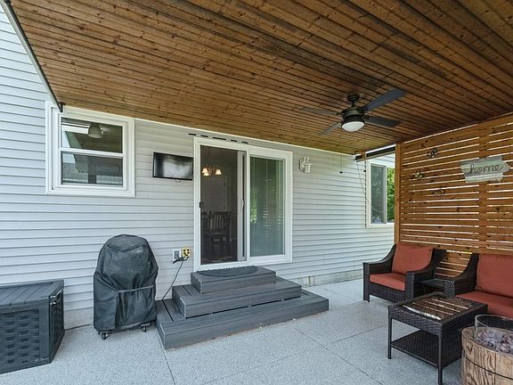 4th image of 605 SE Melrose Dr