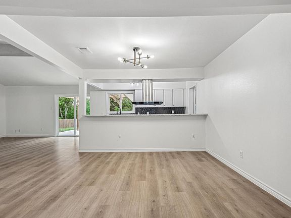 4th image of 1503 Cecil Dr