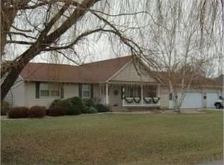 2448 Hummingbird Ln, Muscatine, IA 52761