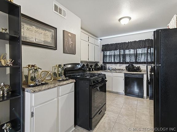 5th image of 7360 E Newton St