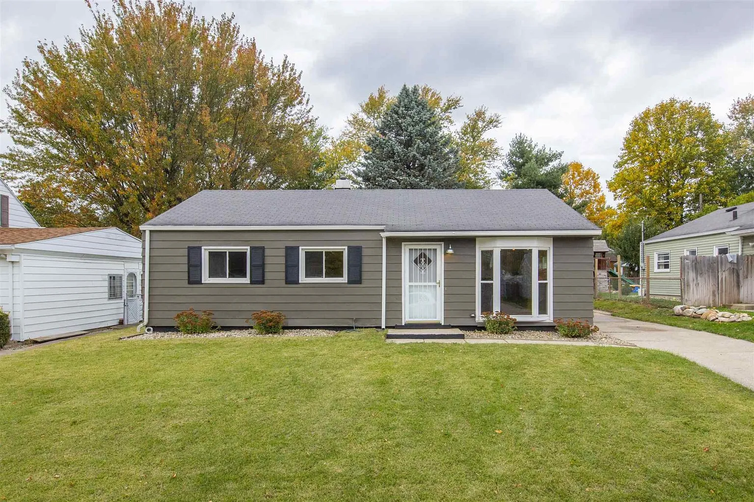 1343 Catherwood Dr photo 1