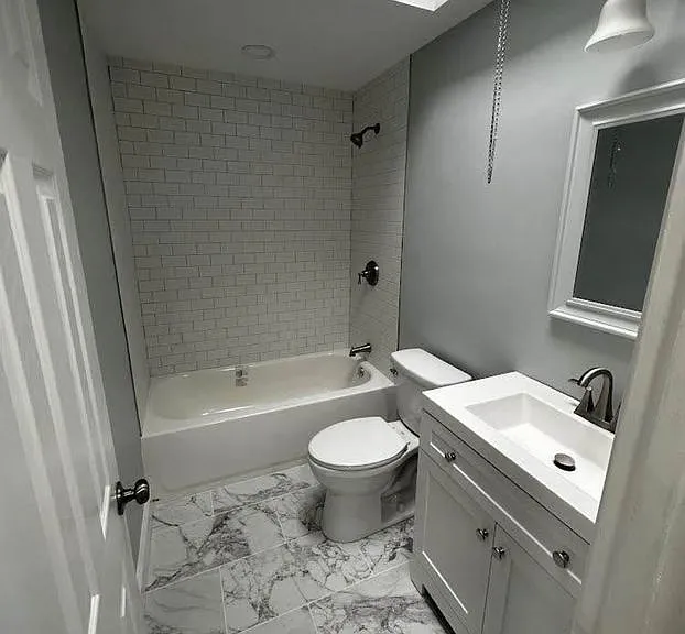 2200 Benson St #2F — Photo 5