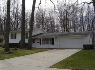 6558 Cypress Dr, North Olmsted, OH 44070