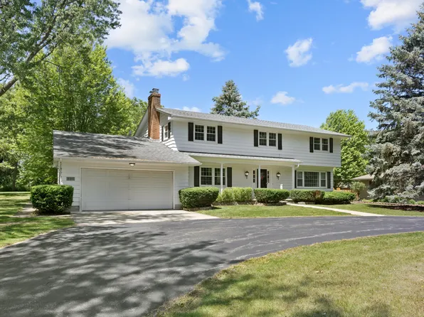 690 Stanford Dr, Marengo, IL 60152