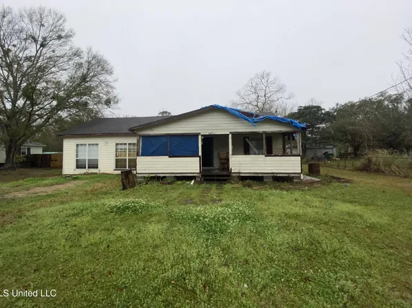 5025 East St, Moss Point, MS 39563