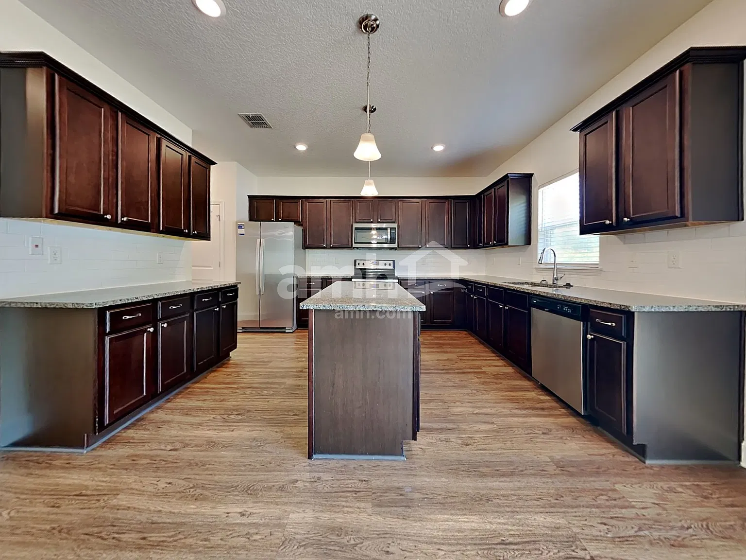4 bed, 2.5 bath, 2396 sqft, $2,505 — Photo 3