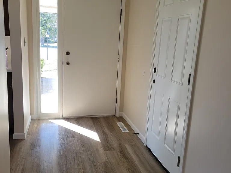 311 Heritage Ct — Photo 2