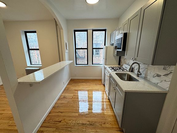 2nd image of 285 Mott St APT A25