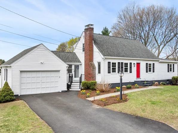 4 Bedford Ter, Woburn, MA 01801