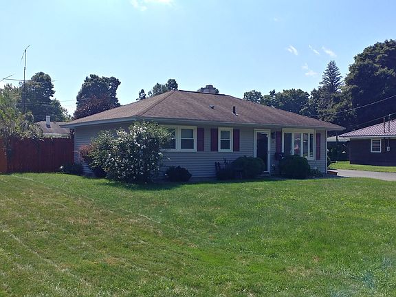 3rd image of 14 Larchmont Dr
