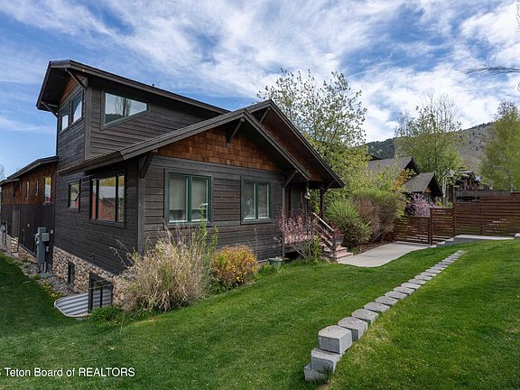 3rd image of 555 Cache Creek Dr