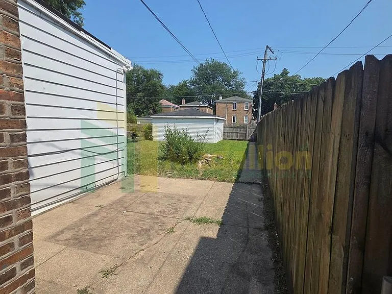 8509 S Yates Blvd — Photo 15