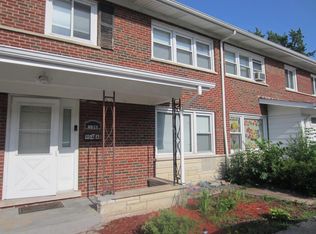 904 N Boxwood Dr #A, Mount Prospect, IL 60056
