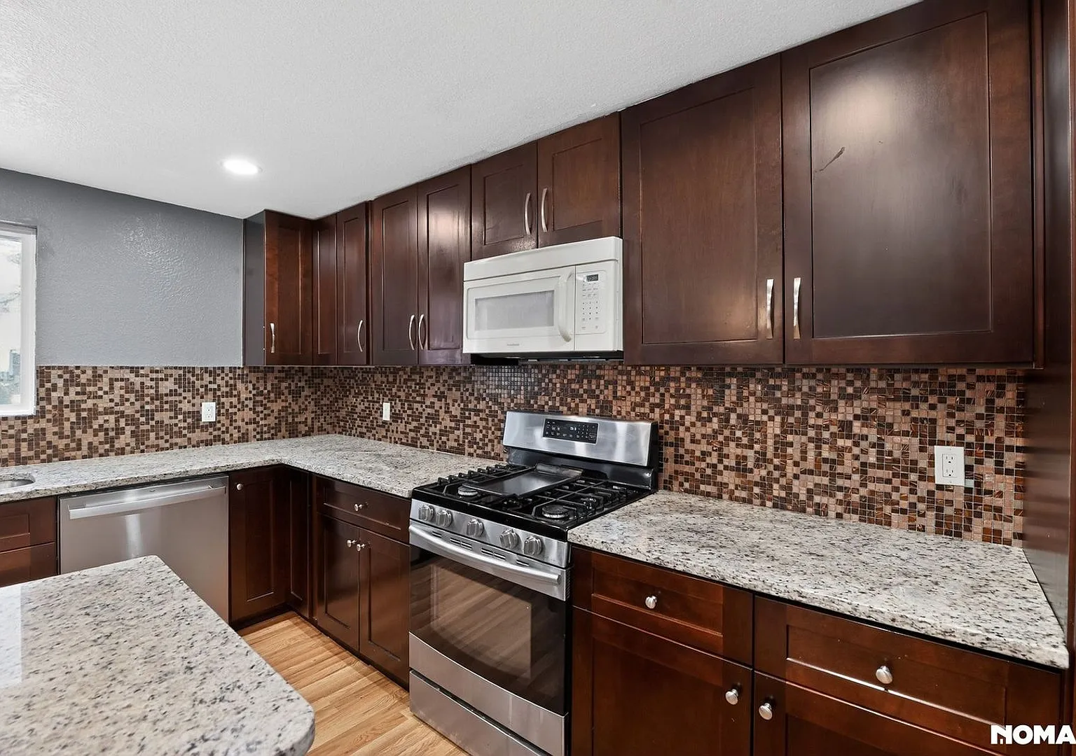 Spacious 5BR House in Wheat Ridge — Photo 1